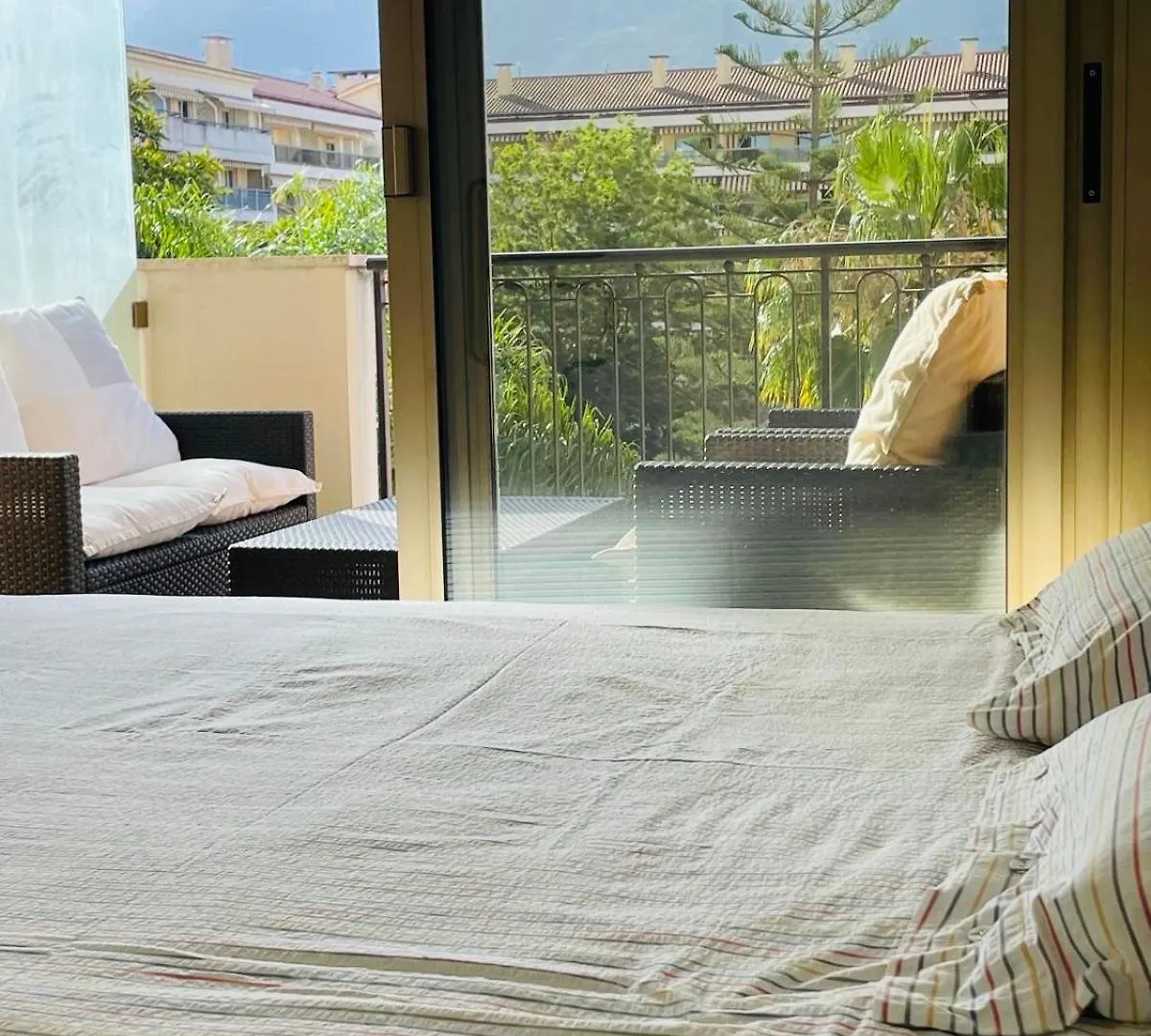 Beach Apartment With Tropical Garden And Mountain View Best Location Menton