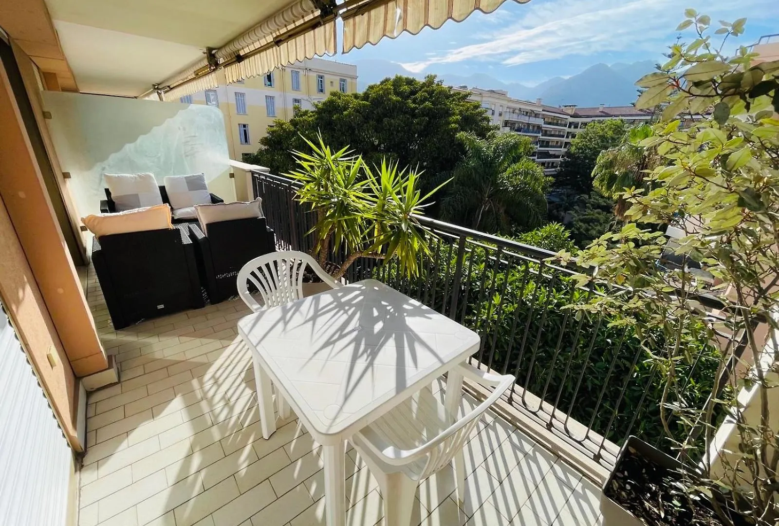 Beach Apartment With Tropical Garden And Mountain View Best Location Menton